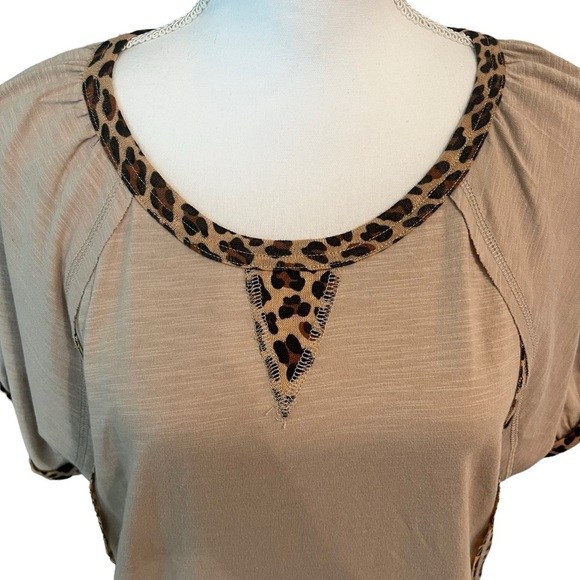 Umgee Tunic Shirt Top With Leopard Animal Print Accents Women’s Size Small - Picture 4 of 11